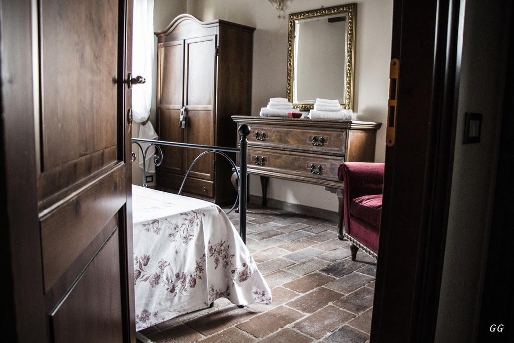 Mons Major Relais Villa Montemaggiore al Metauro Szoba fotó